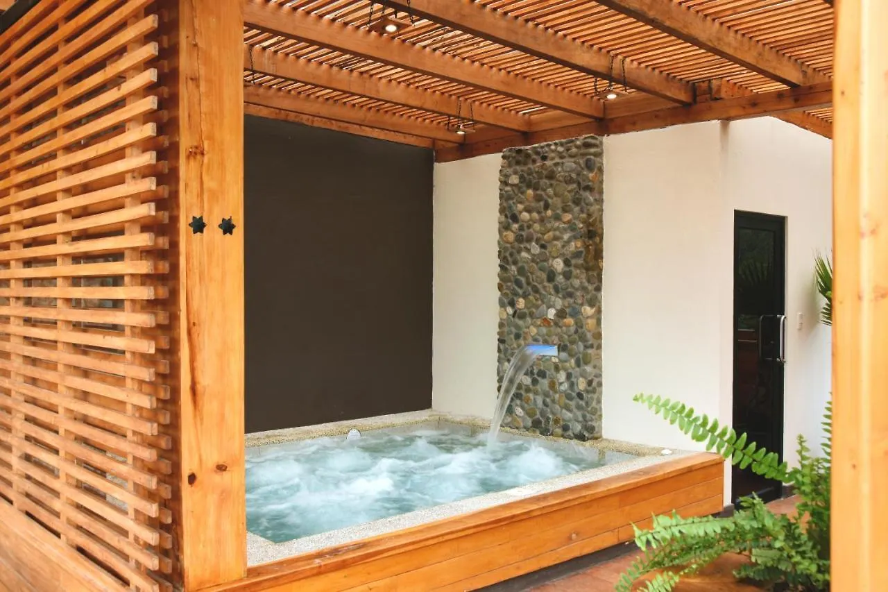 Picota Cucho: Enchanting VIP Quinta with Jacuzzi near Cuenca Villa