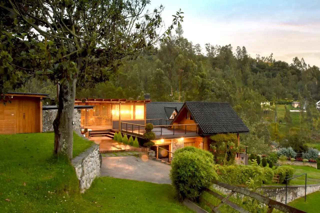 Picota Cucho: Enchanting VIP Quinta with Jacuzzi near Cuenca 0*,  Ecuador
